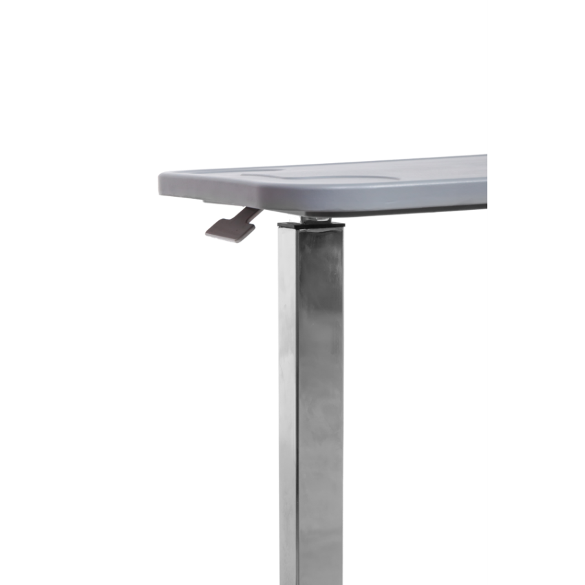 Τραπεζάκι-τροχήλατο-νοσοκομειακό-0811377-3 Το Tροχήλατο νοσοκομειακό τραπεζάκι 0811377 έχει ατσάλινο σκελετό και φρένα στους μπροστινούς τροχούς.