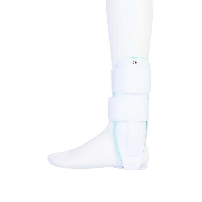Ο Νάρθηκας ποδοκνημικής AIR–ANKLE BRACE MB 620 είναι φτιαγμένος από ανθεκτικό πλαστικό.