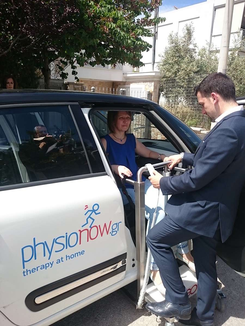 Ειδική ηλεκτρική καρέκλα-γερανάκι μεταφοράς ασθενών easyGO